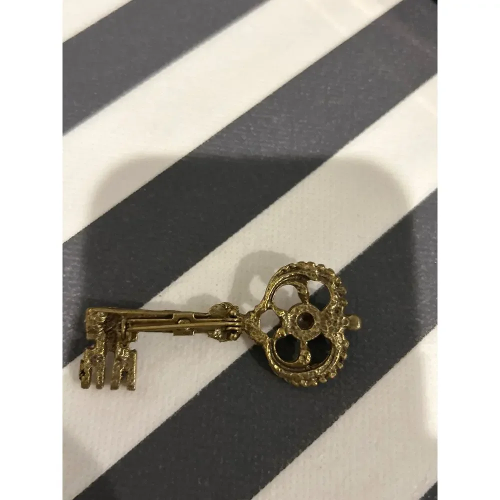 Skeleton Key Brooch